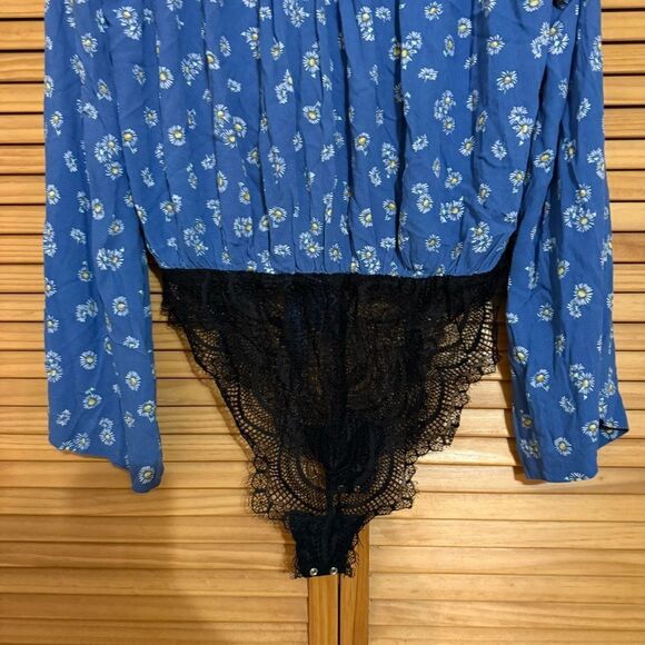 Free People Floral Tie Front Bodysuit size small - Picture 7 of 7